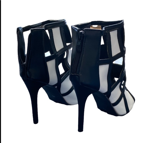 NWOT Black & White Geometrical Shoes - Picture 3 of 5